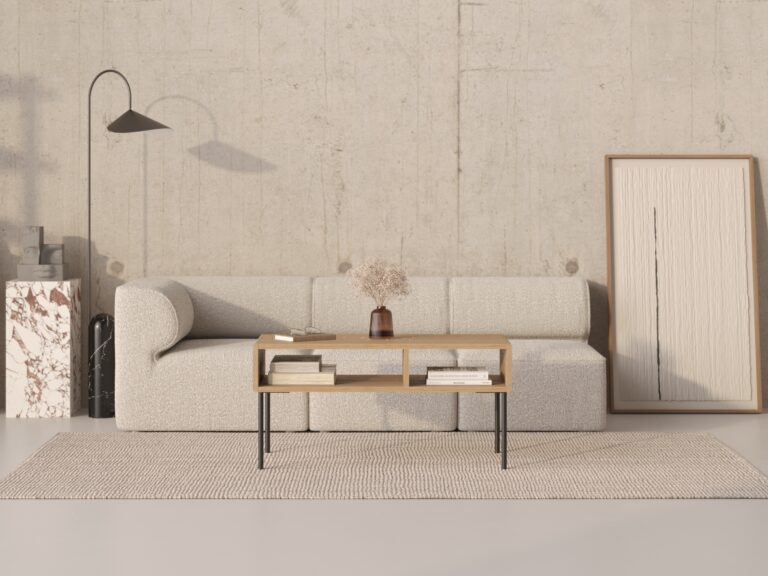 Couchtisch aus Holz im Industriestil