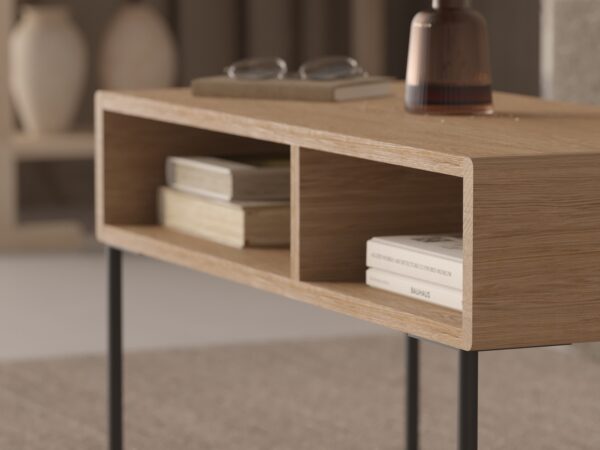 Couchtisch aus Holz im Industriestil